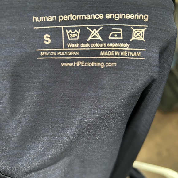 Human performances engineering strappy loose fitting  tank - Picture 3 of 3